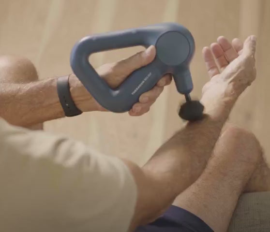 Charger la vidéo : Theragun Relief - Pistolet de massage - 2 coloris - Therabody