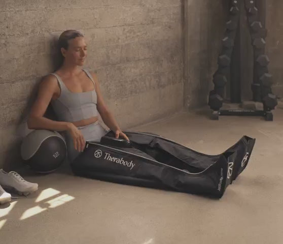 Charger la vidéo : JetBoots Prime - bottes de pressothérapie - 3 tailles - Therabody